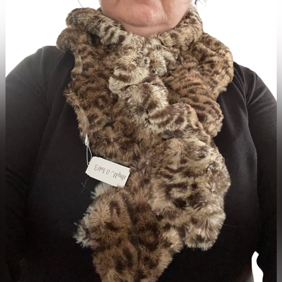 NWT Ethel and Myrtle cheetah leopard animal print faux fur scarf - Picture 4 of 4
